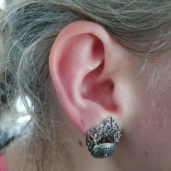 Pewter Metal Leaf Filigree Clip-on Earrings - Picture 5 of 5